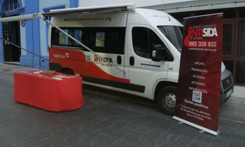 furgoneta del Comité Ciudadano Anti-SIDA del Principado de Asturias